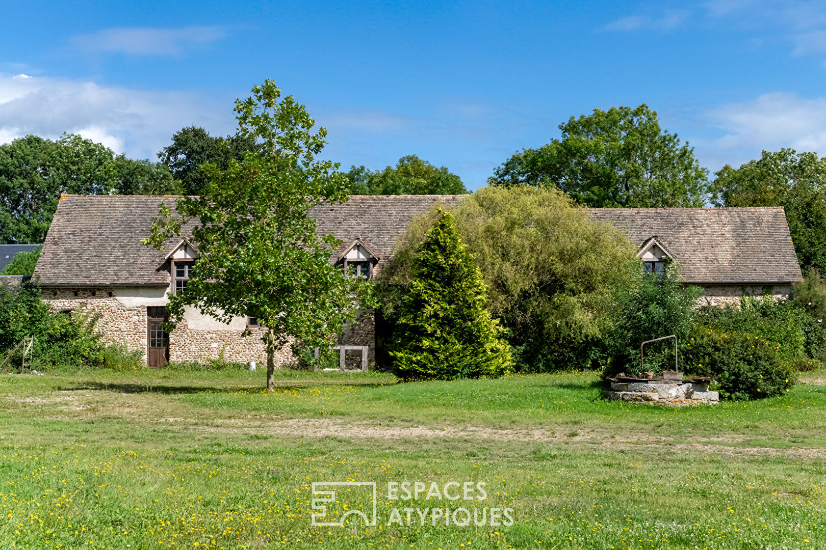 Demeure féodale normande avec corps de ferme