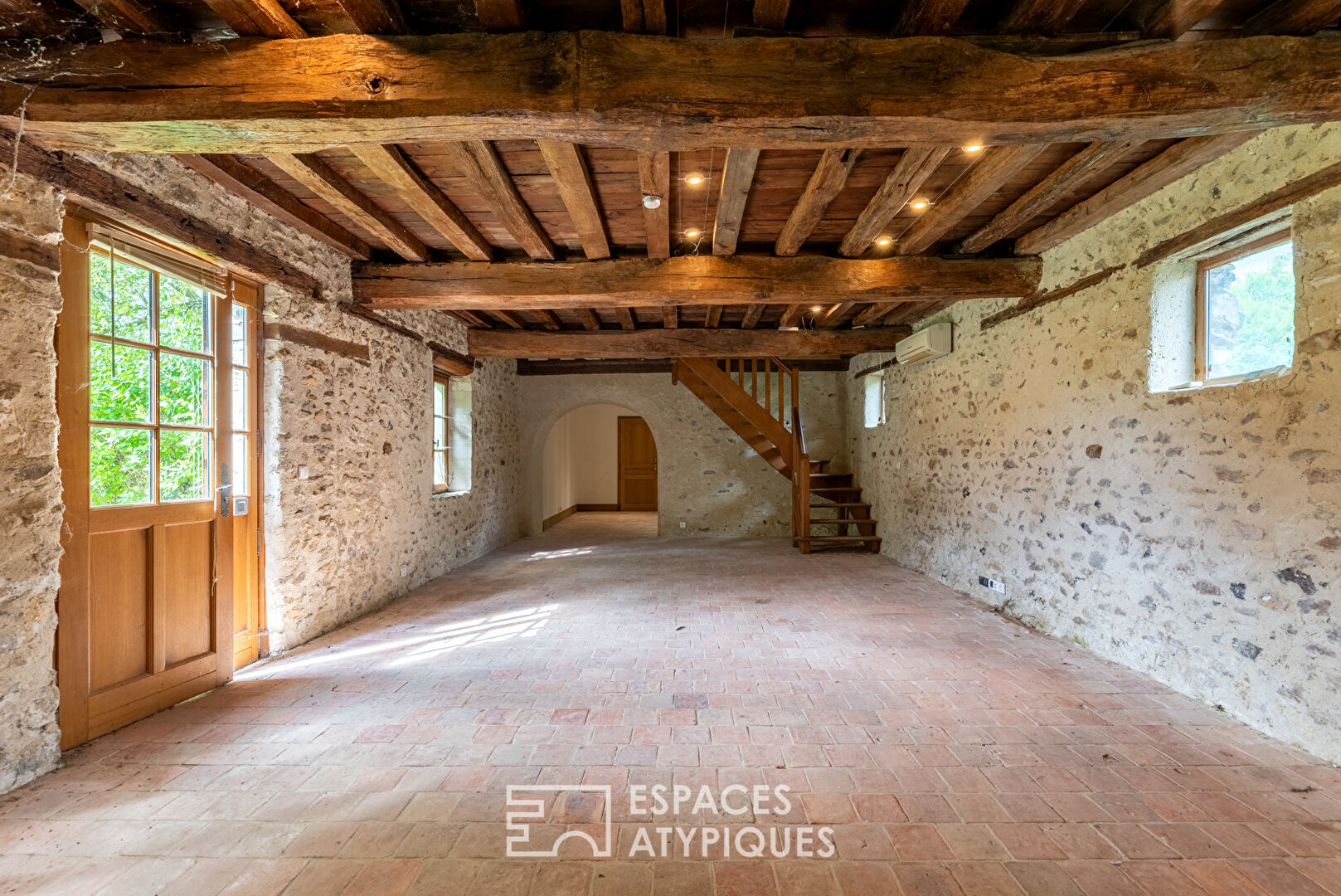 Demeure féodale normande avec corps de ferme