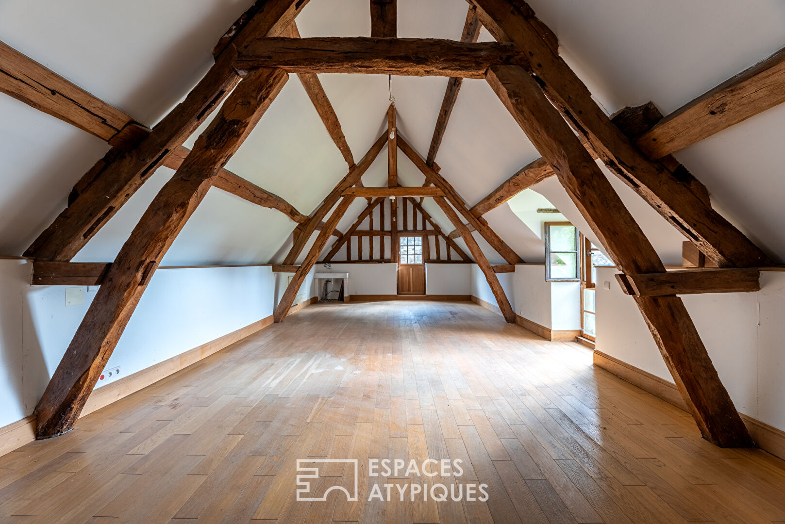 Demeure féodale normande avec corps de ferme