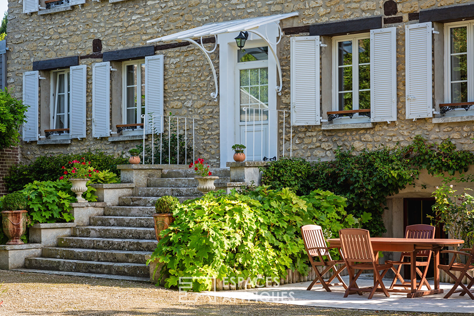 Bourgeois house built in 1852 in the heart of the village