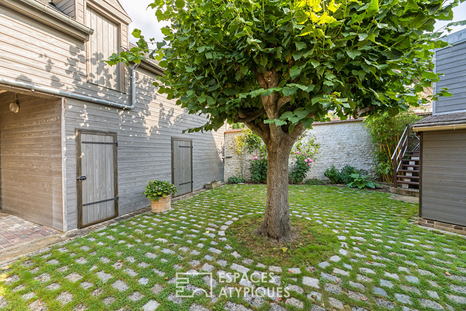 Bourgeois house built in 1852 in the heart of the village