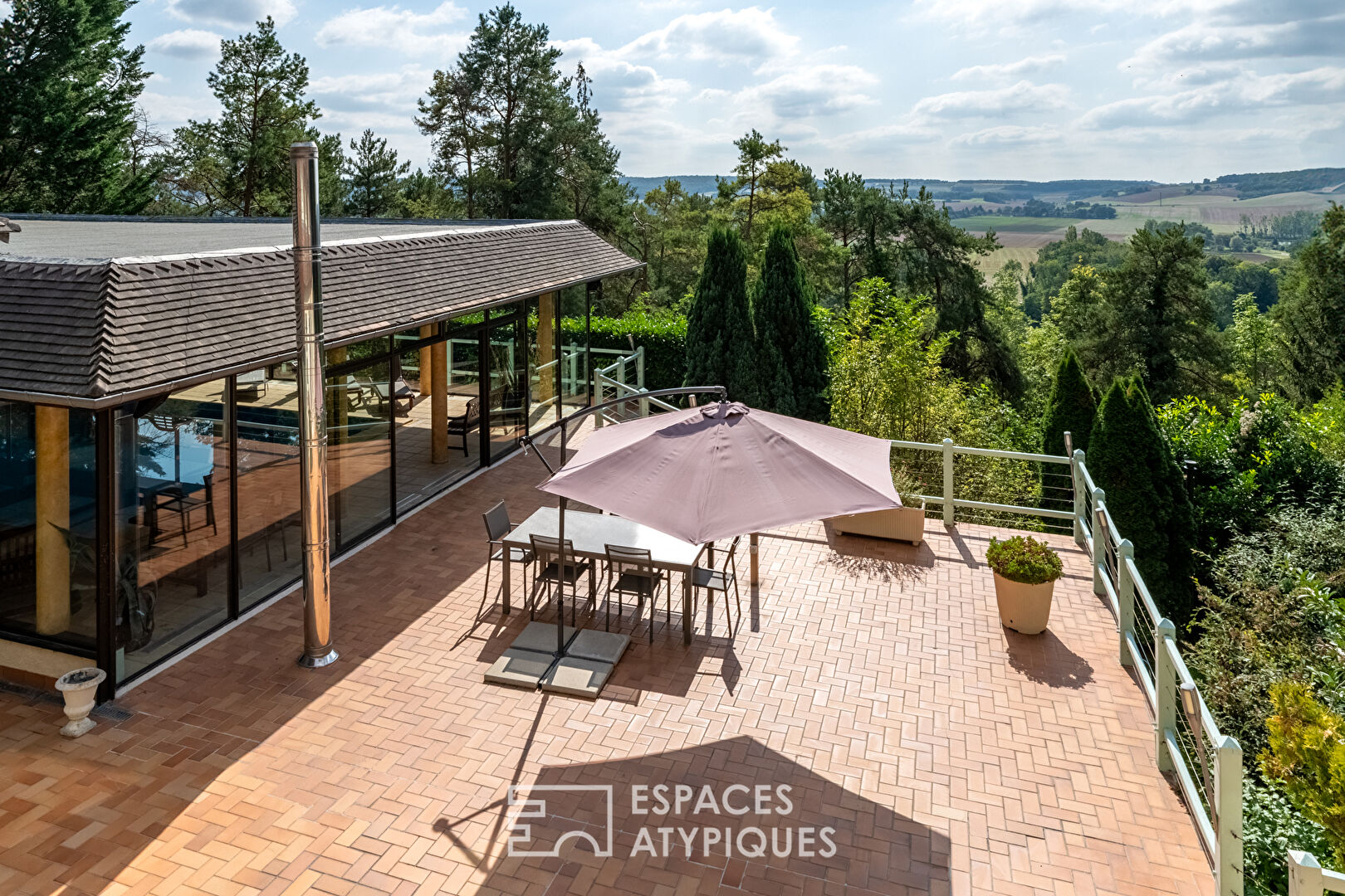 Demeure de standing avec vue panoramique sur la vallée