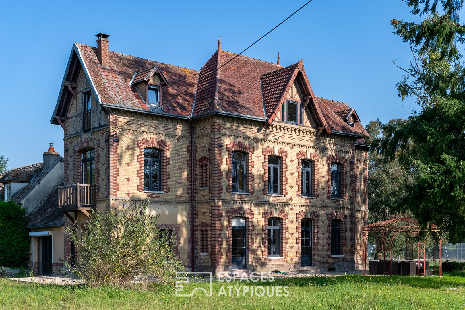 Renovated 19th century mansion with swimming pool and tennis court