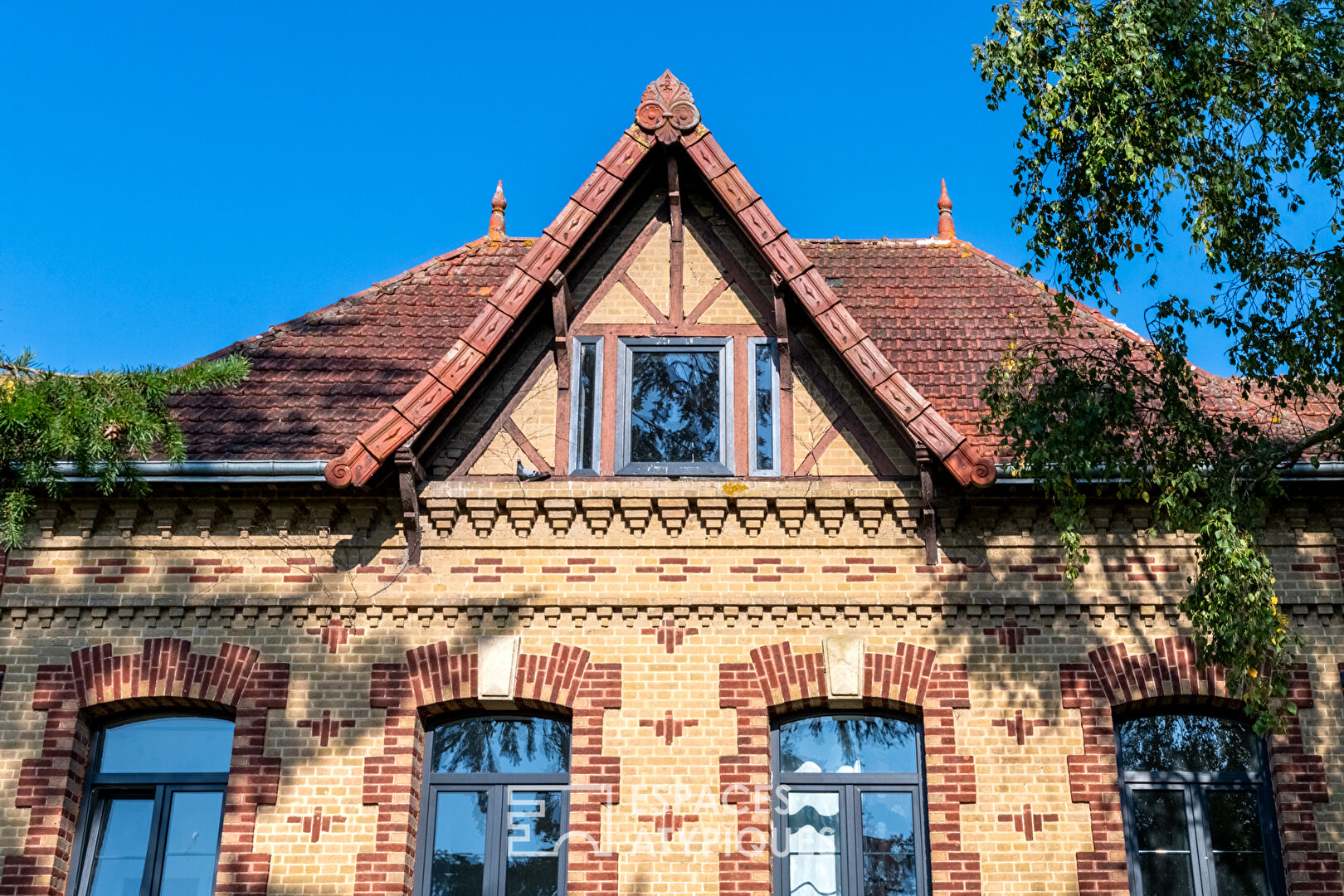 Renovated 19th century mansion with swimming pool and tennis court