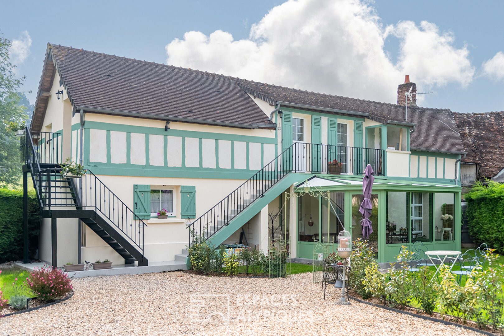 Old farmhouse carefully renovated in the heart of Lyons