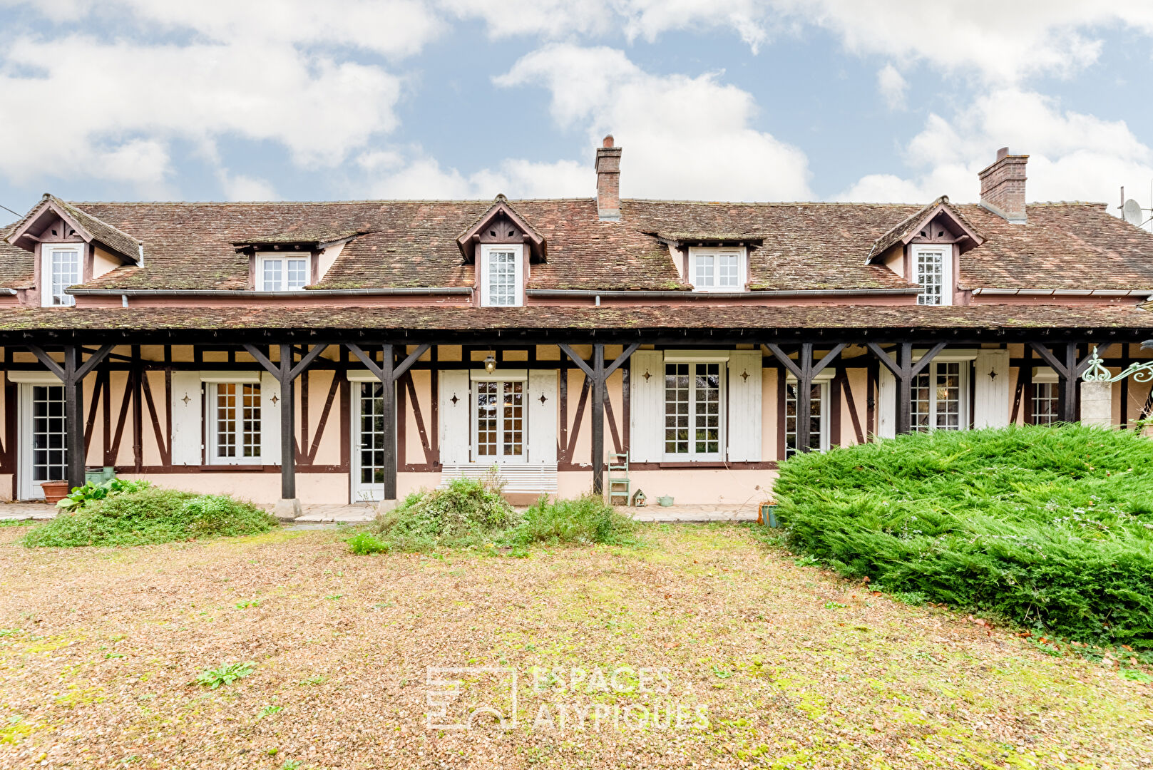 Charming cottage on the banks of the Eure