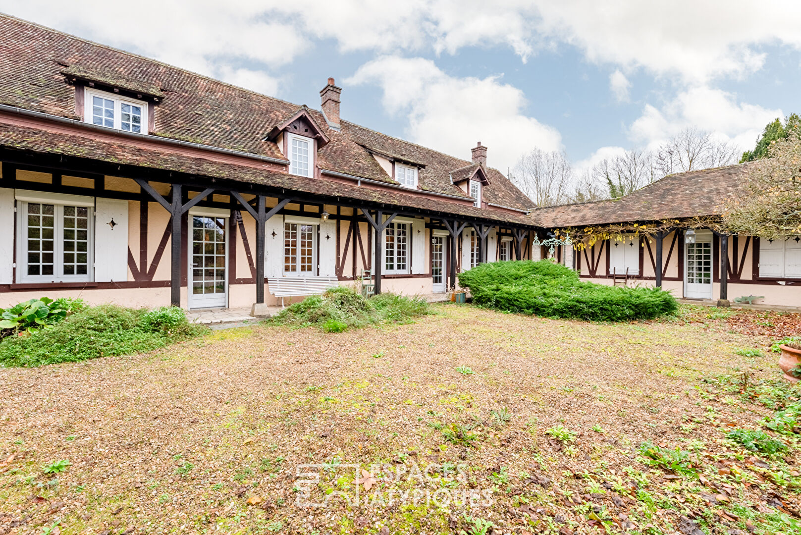 Charming cottage on the banks of the Eure