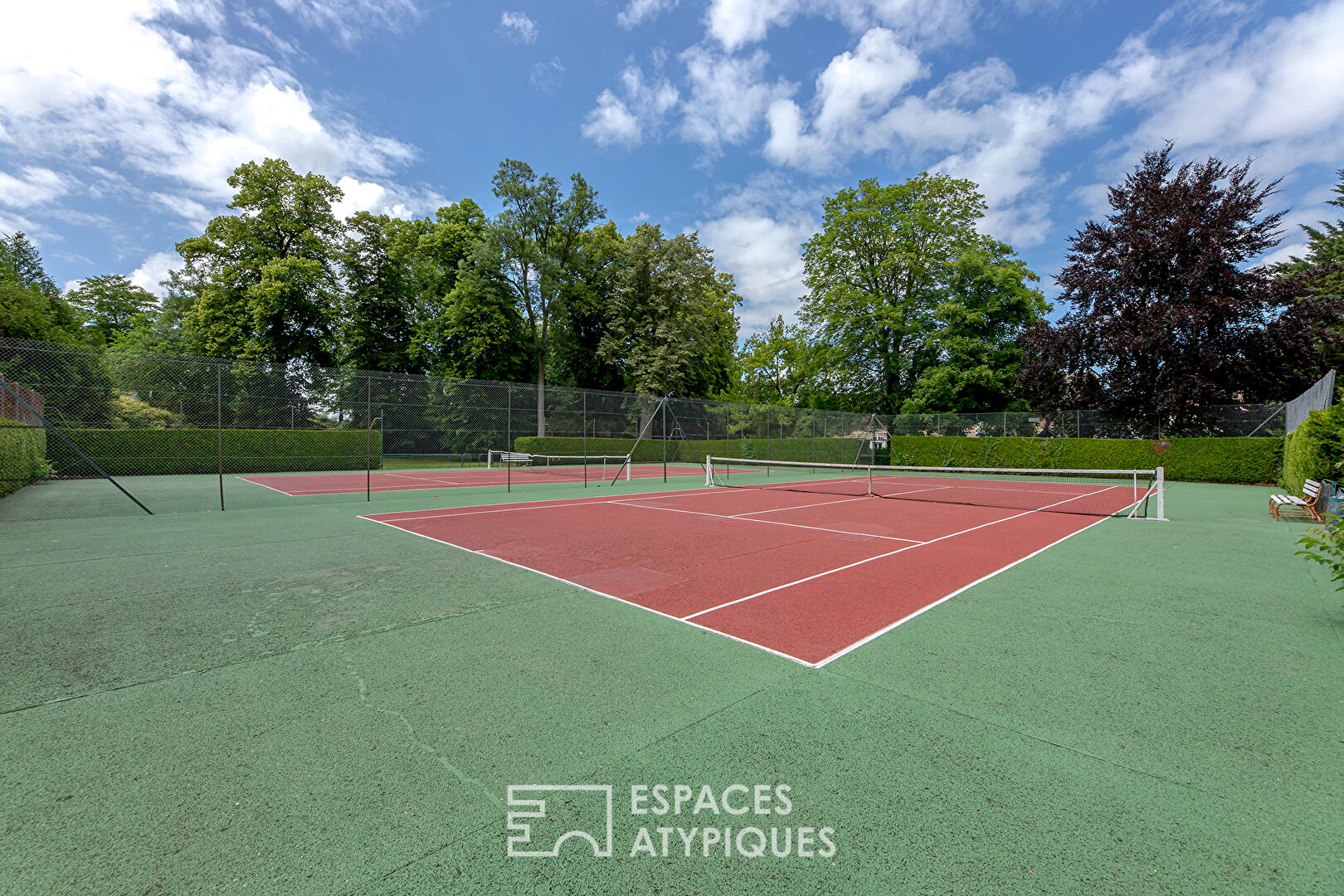 Maison contemporaine ossature bois dans un domaine privé