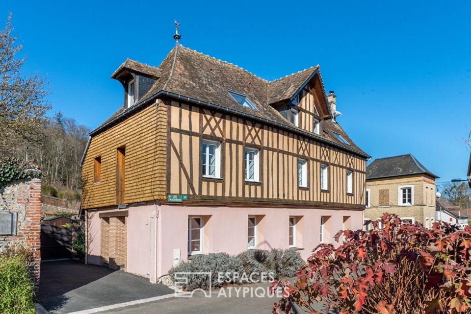 Ancien presbytère au centre d'un village bucolique