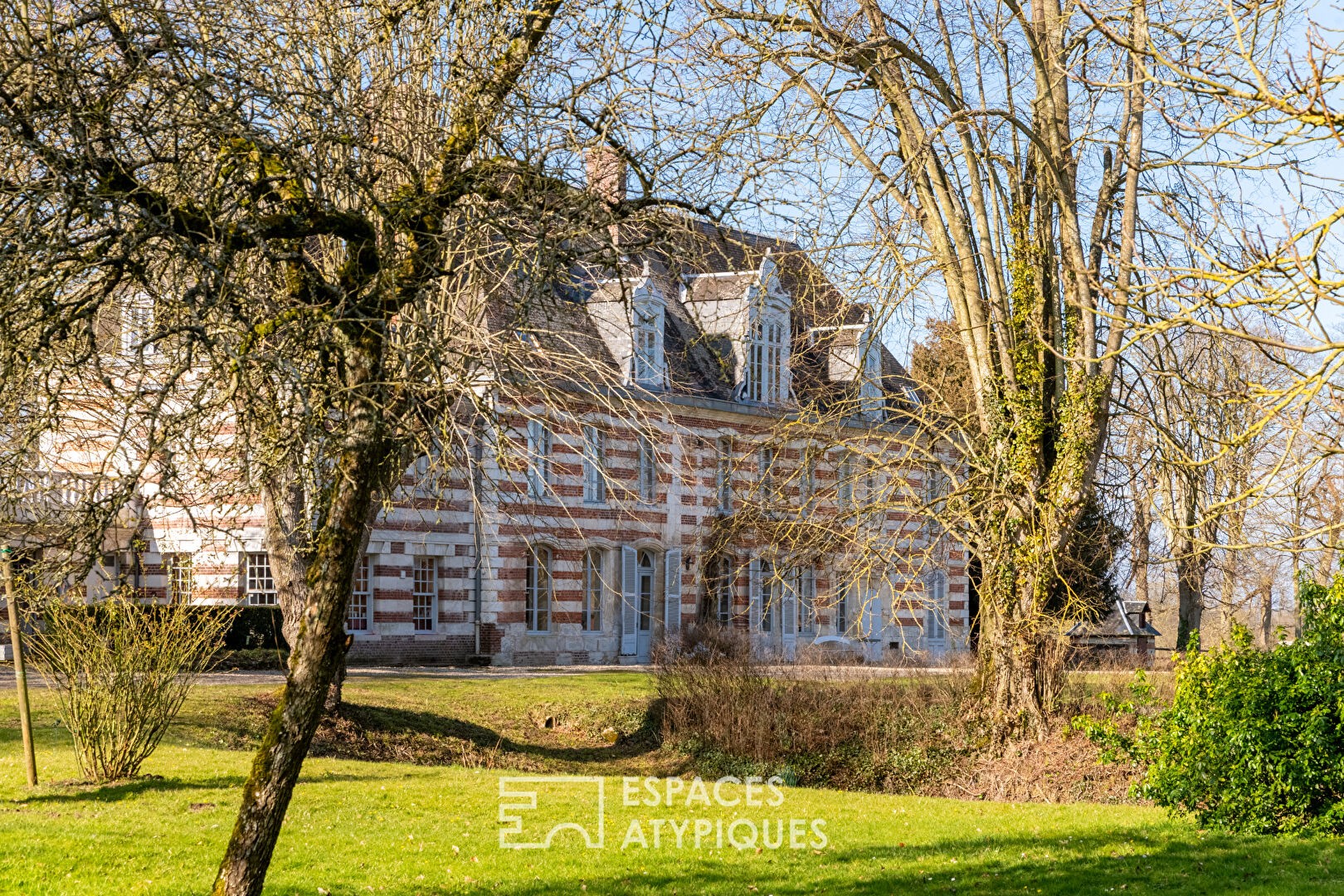 Anglo-Norman manor with in the castle grounds