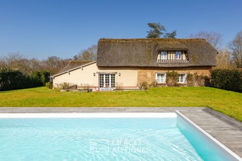 Ensemble de 2 chaumières dans un cadre paisible avec piscine