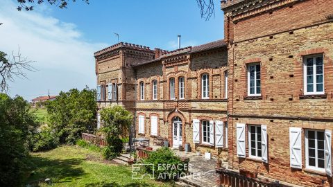 Grande demeure de maître du XIXe au coeur du sud-ouest avec mare et dépendances à rénover.