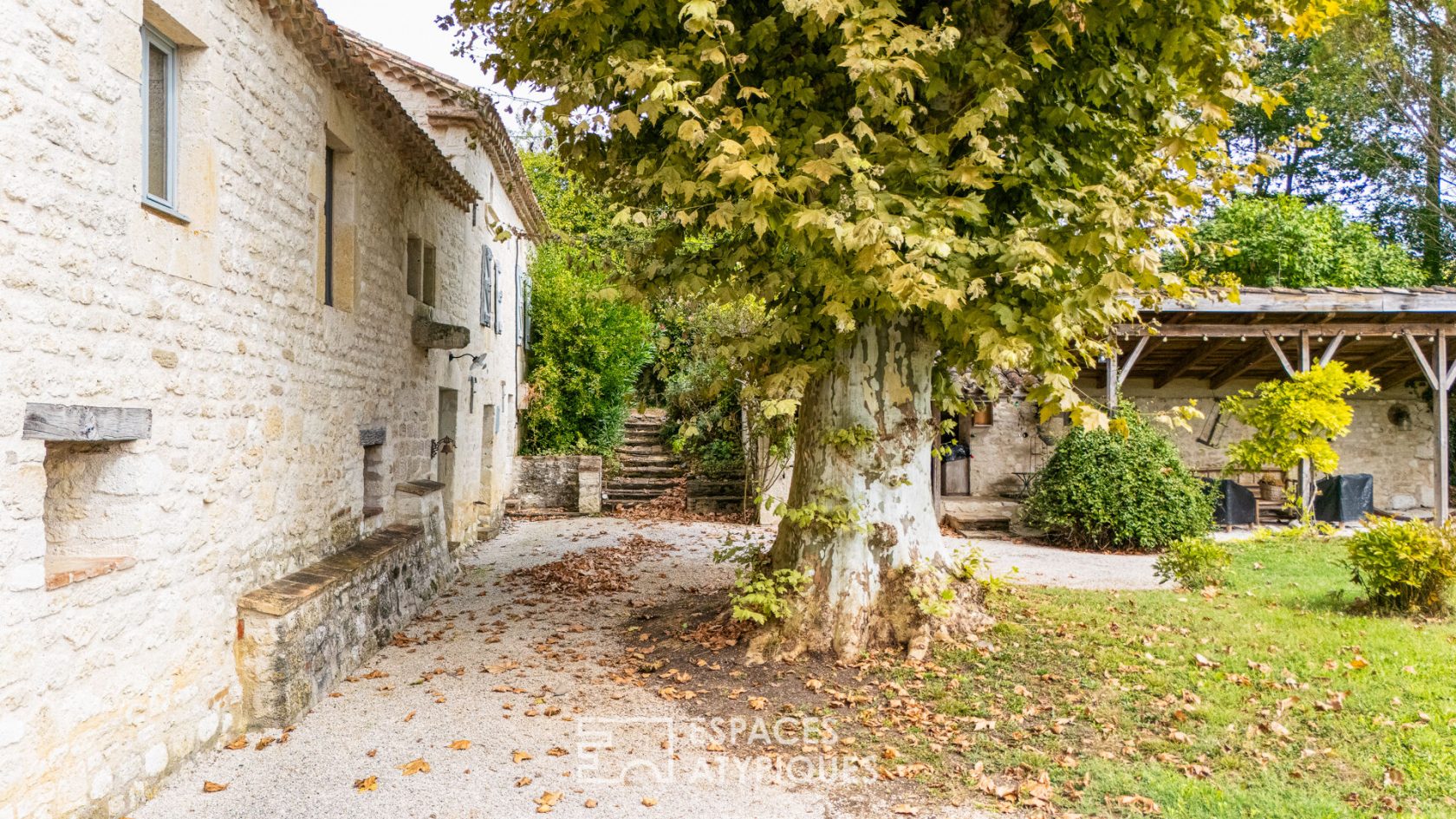 Maison de charme avec gîte dans le Quercy