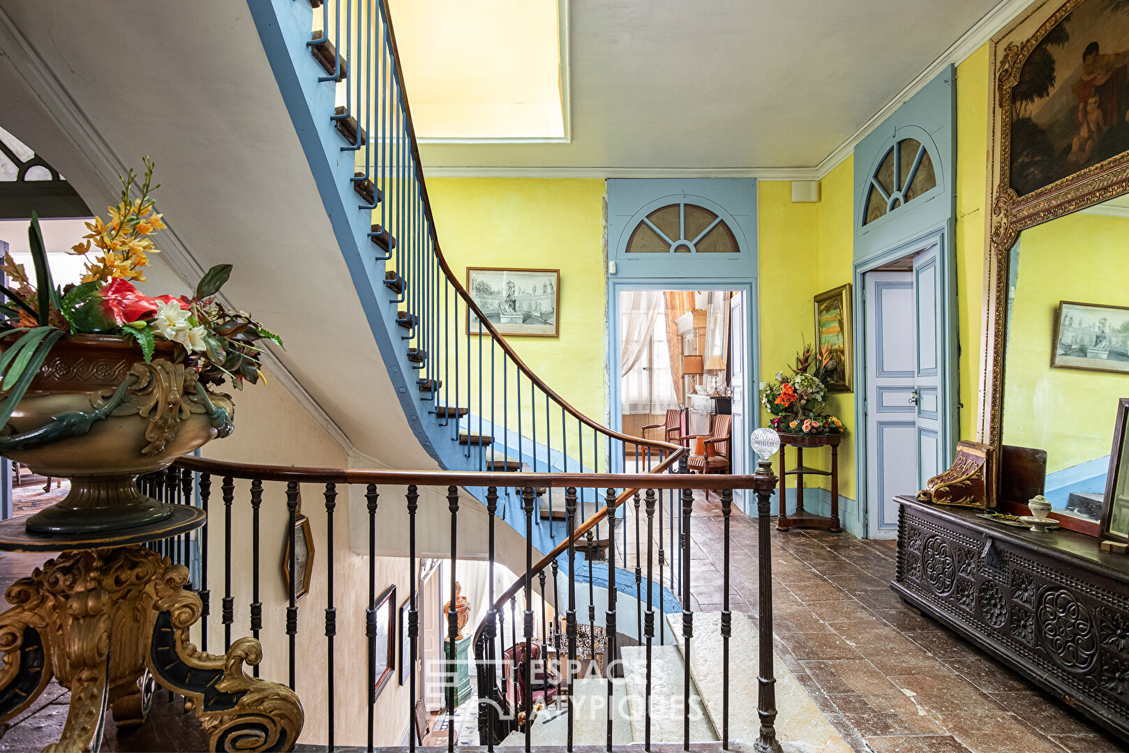 18th century private mansion in a village in Bas-Quercy