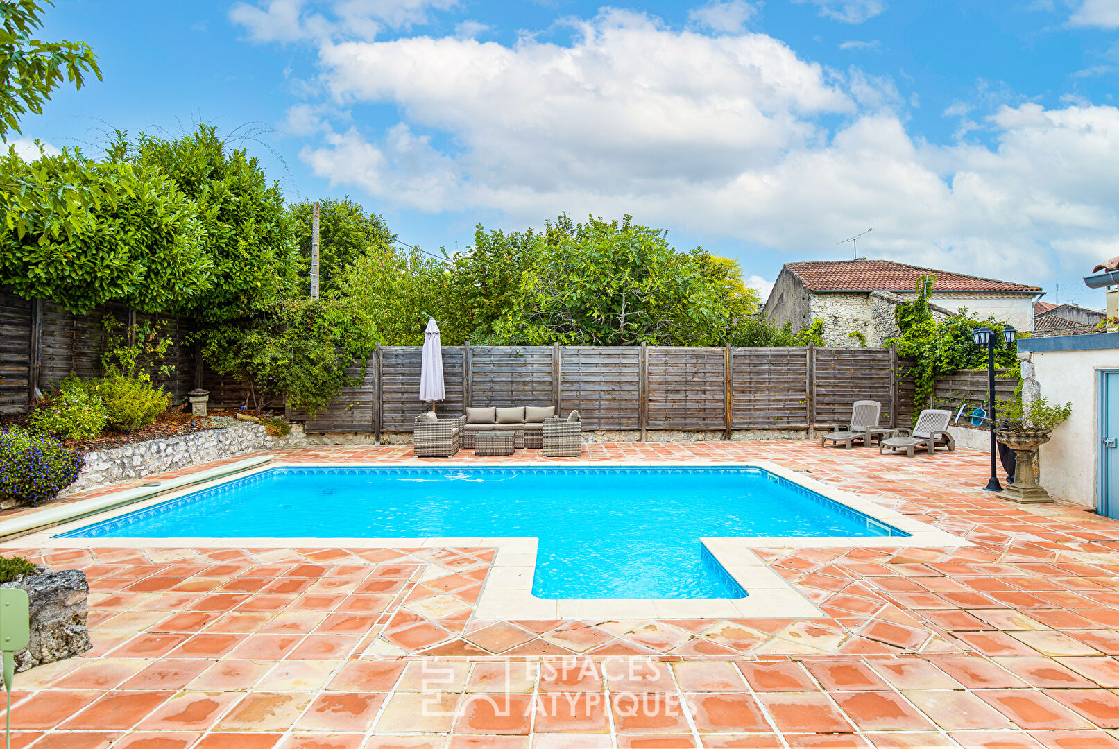 Maison de village avec piscine et point de vue