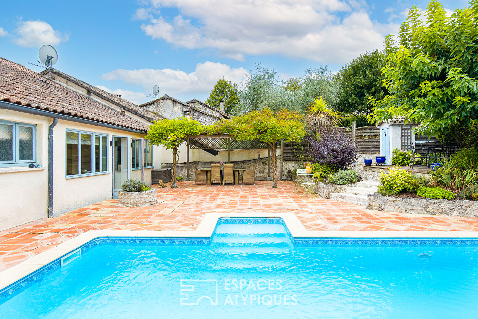 Maison de village avec piscine et point de vue