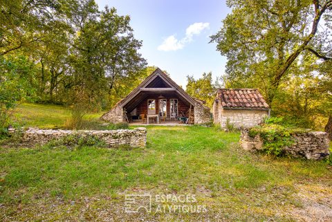 House between woods and meadows on 22 ha in the Lot