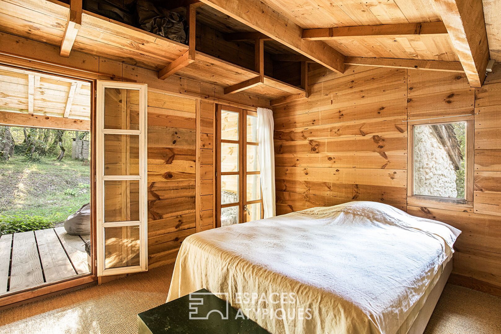 Maison entre bois et prairies sur 22 ha dans le Lot