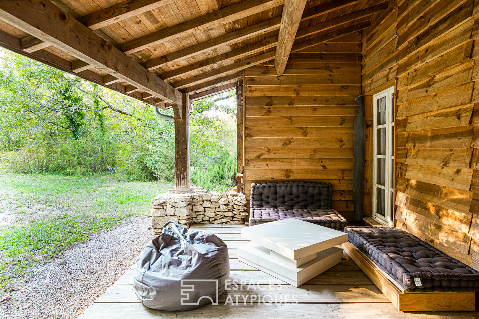 Maison entre bois et prairies sur 22 ha dans le Lot