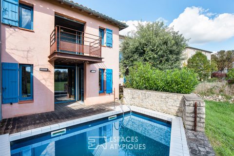 Maison avec piscine et garage dans un village au bord de l’Aveyron