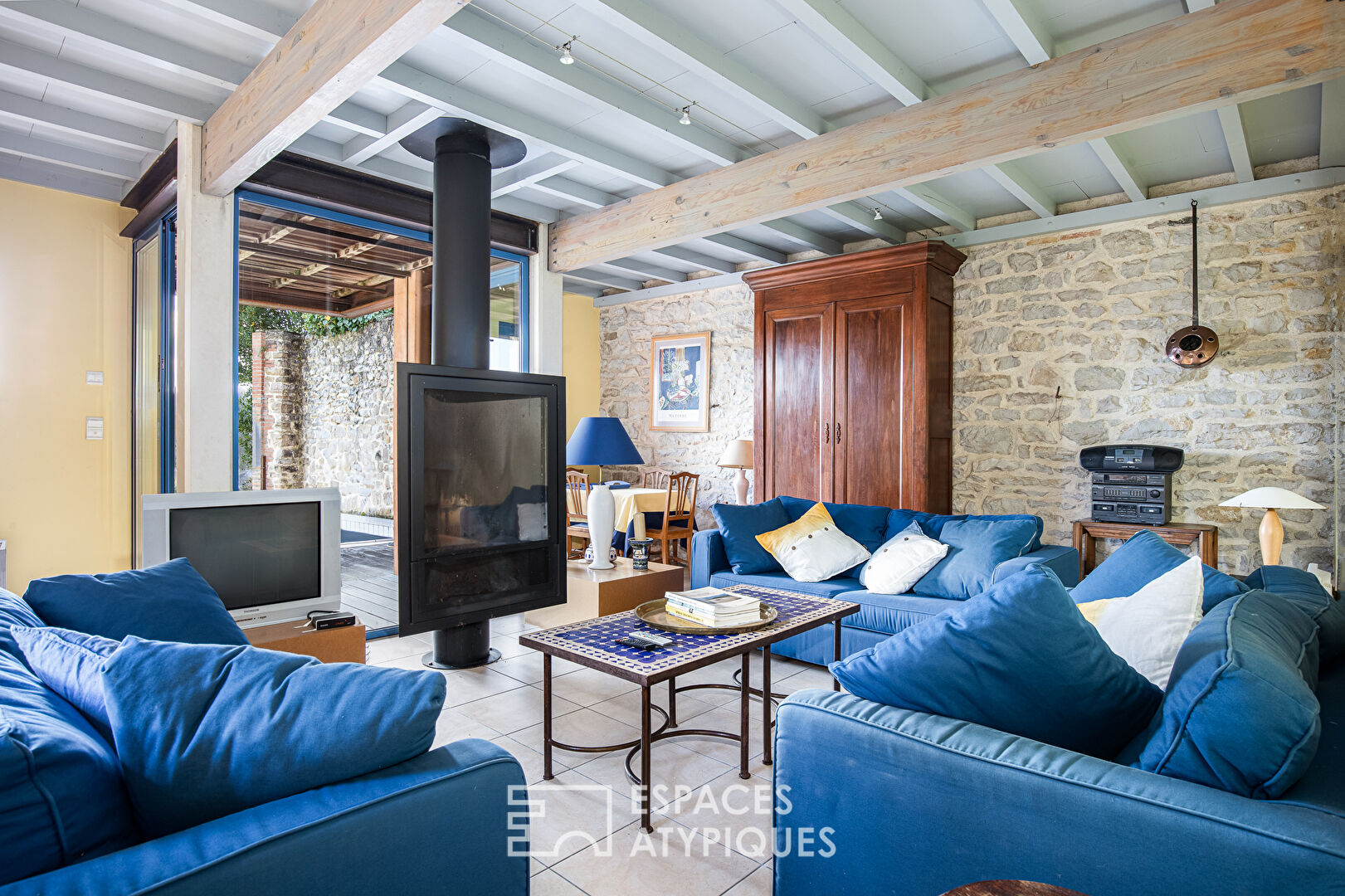 Maison avec piscine et garage dans un village au bord de l’Aveyron