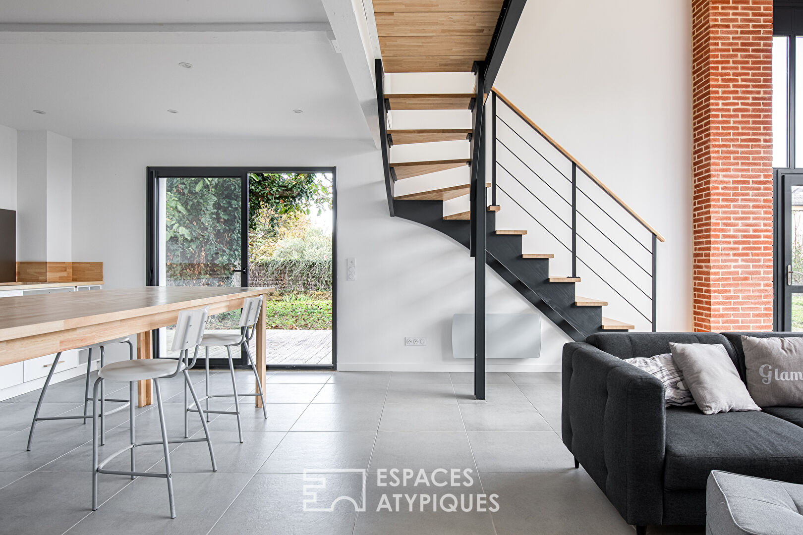 Hangar réhabilité avec Terrasse et Jardin