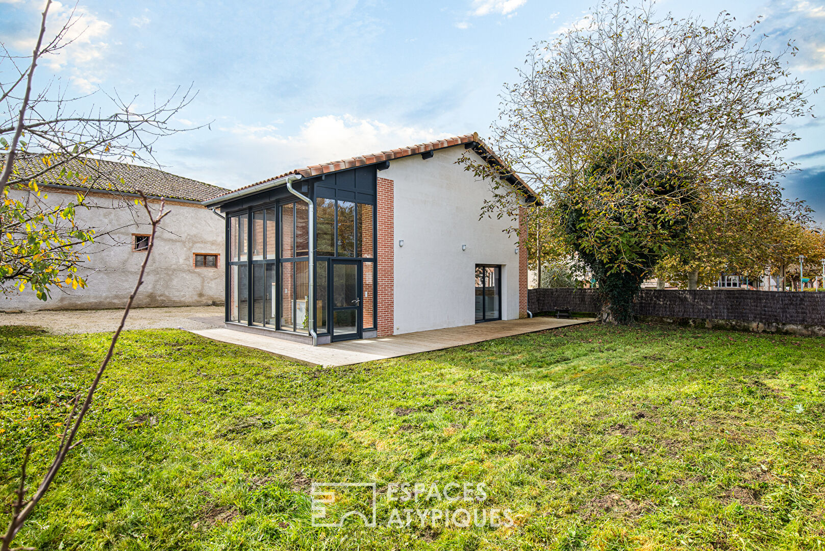 Hangar réhabilité avec Terrasse et Jardin