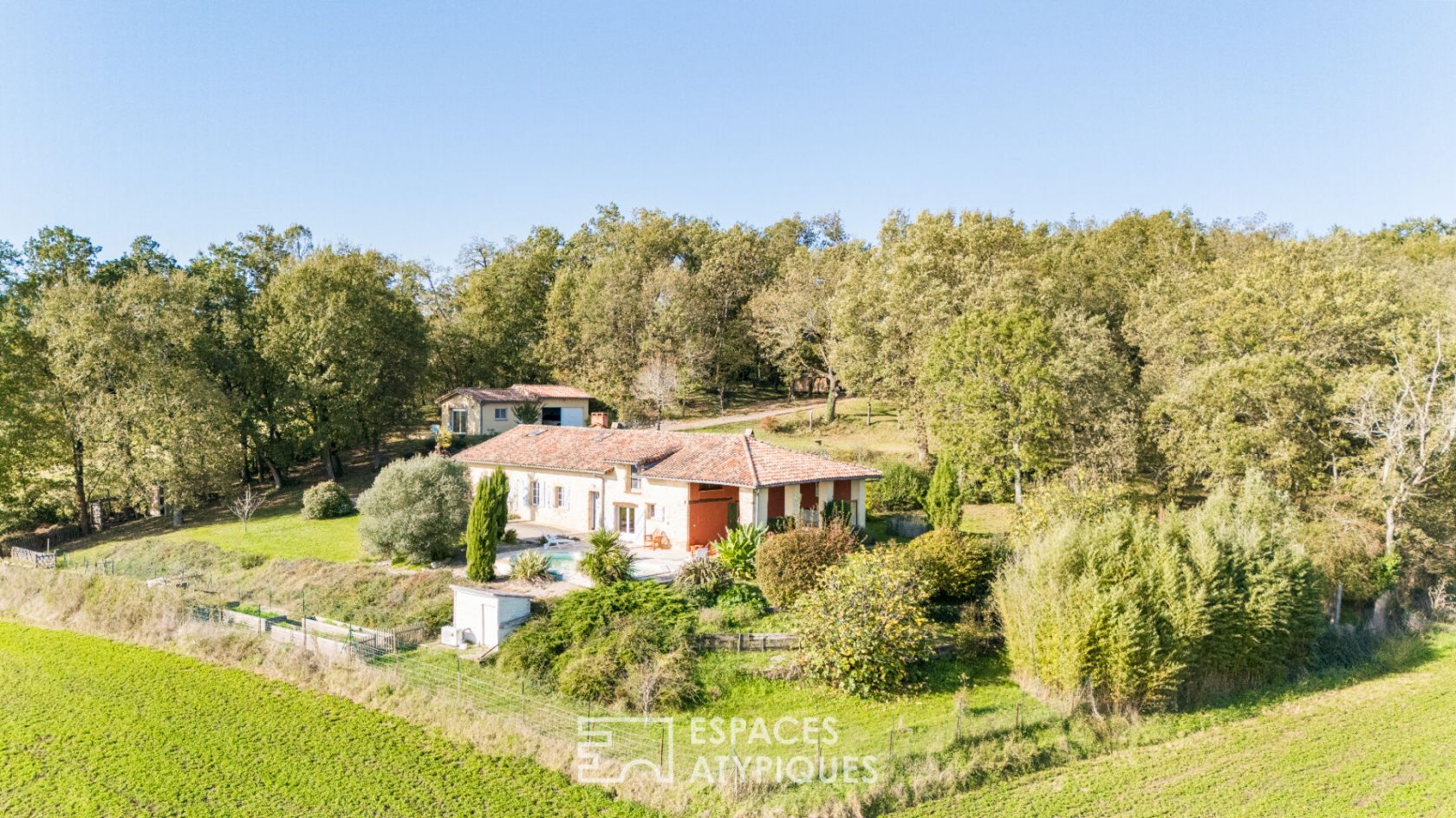 Ferme rénovée avec charme et belles prestations à 20 minutes de Montauban