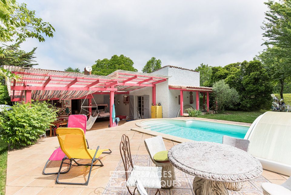 Maison avec piscine sur 11 ha de bois et prairies