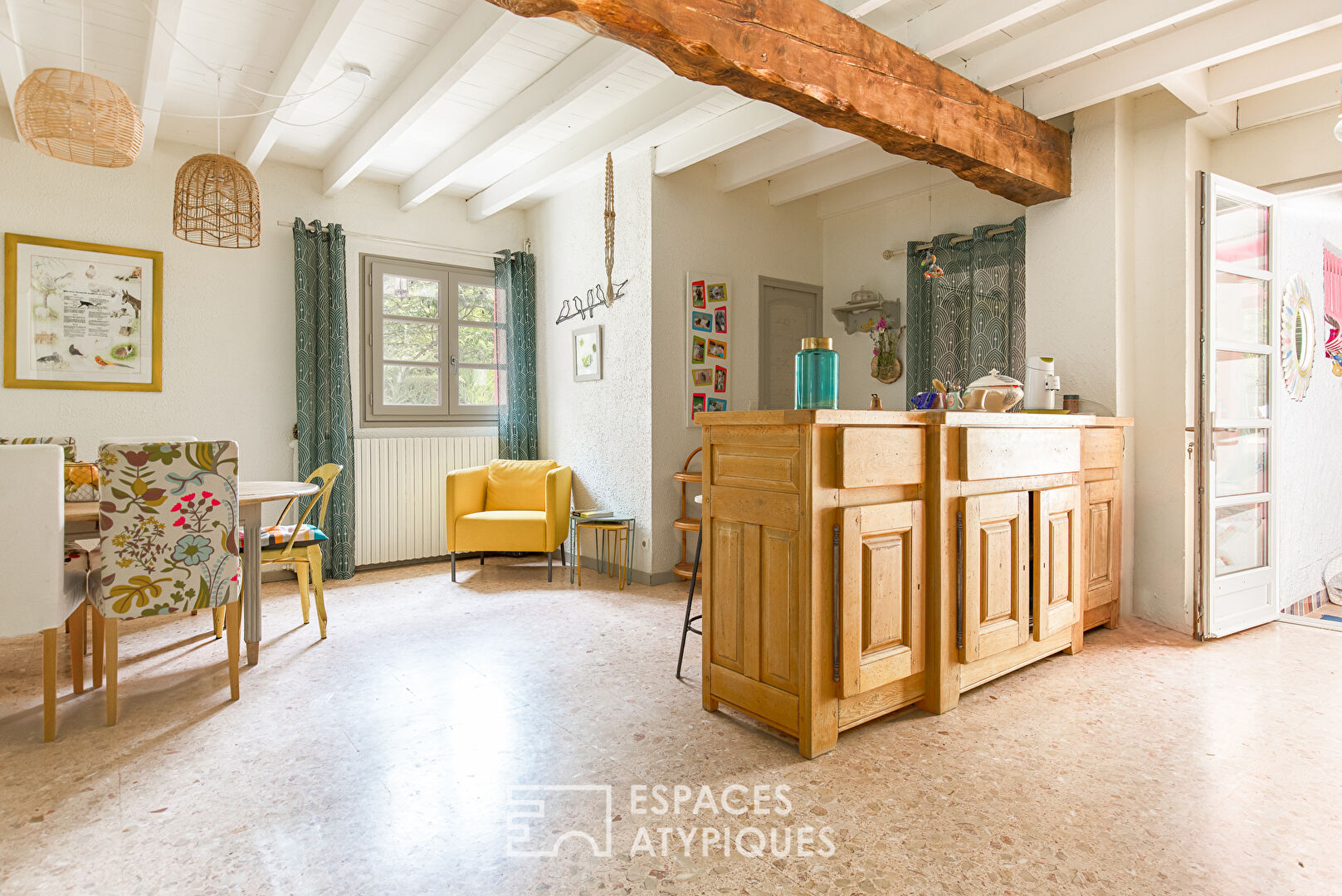 Maison avec piscine sur 11 ha de bois et prairies