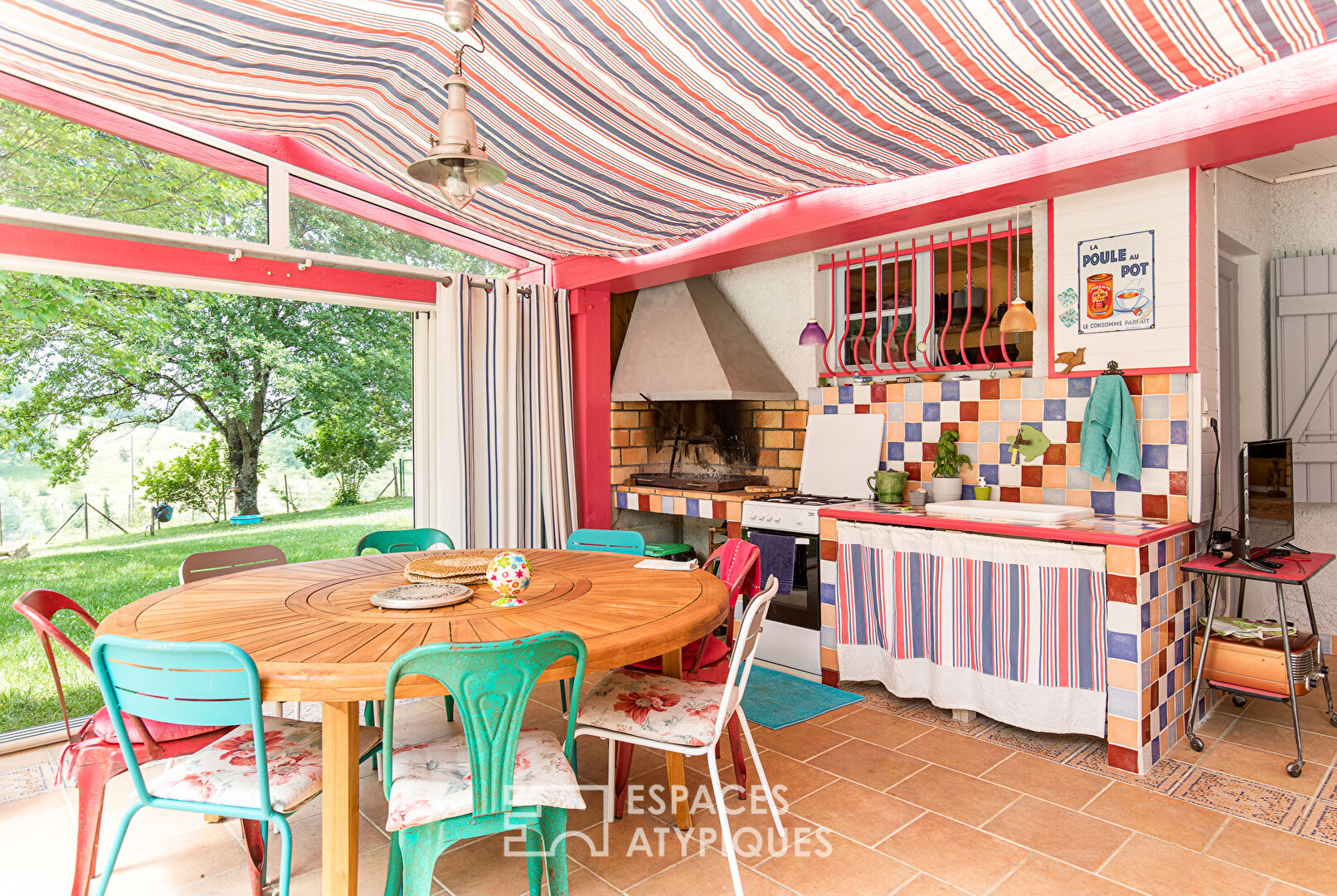 Maison avec piscine sur 11 ha de bois et prairies