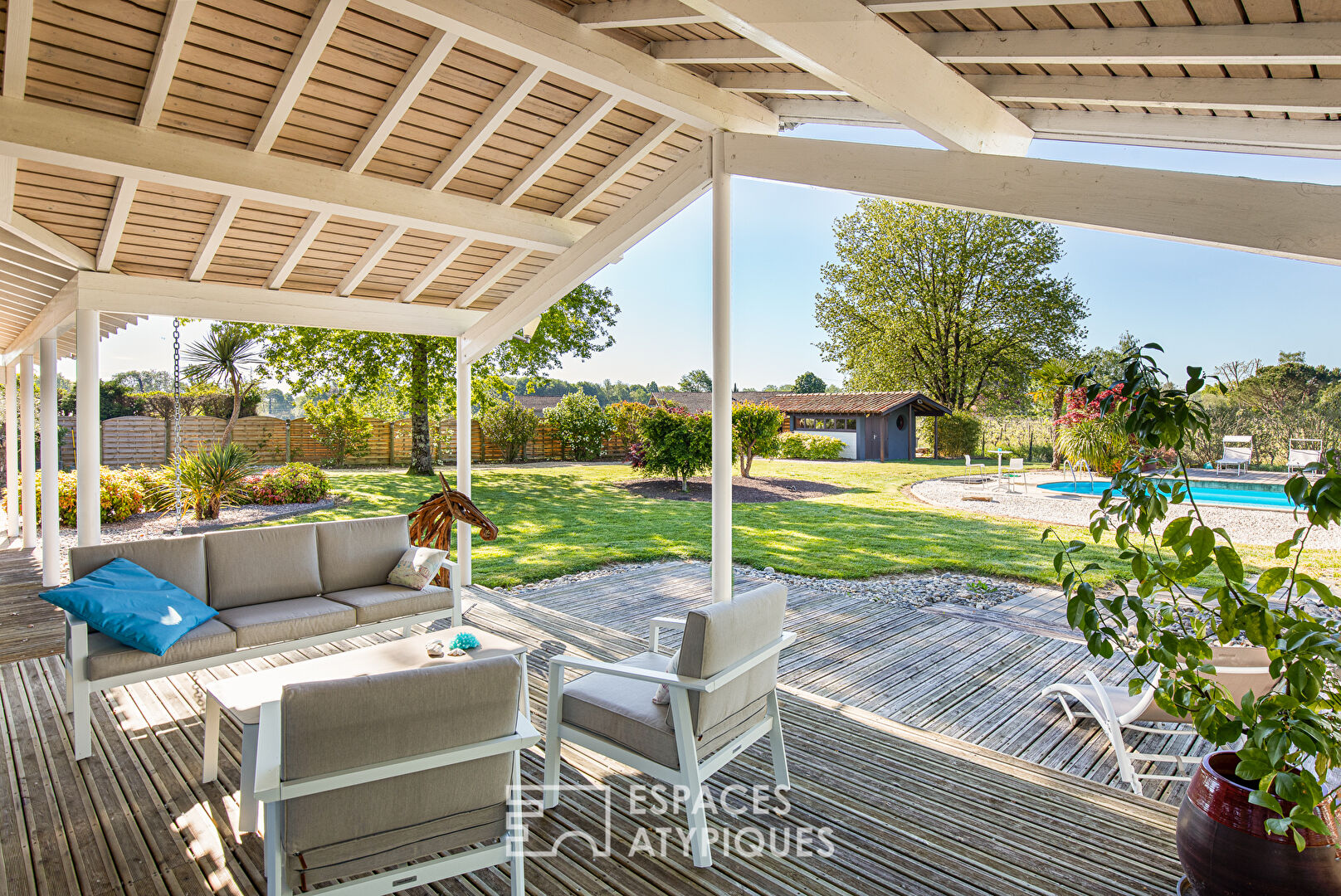 Maison d’architecte avec parc et piscine aux portes de Montauban