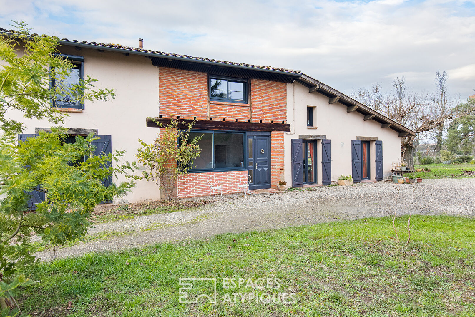 Tastefully renovated farmhouse a few minutes from the city center