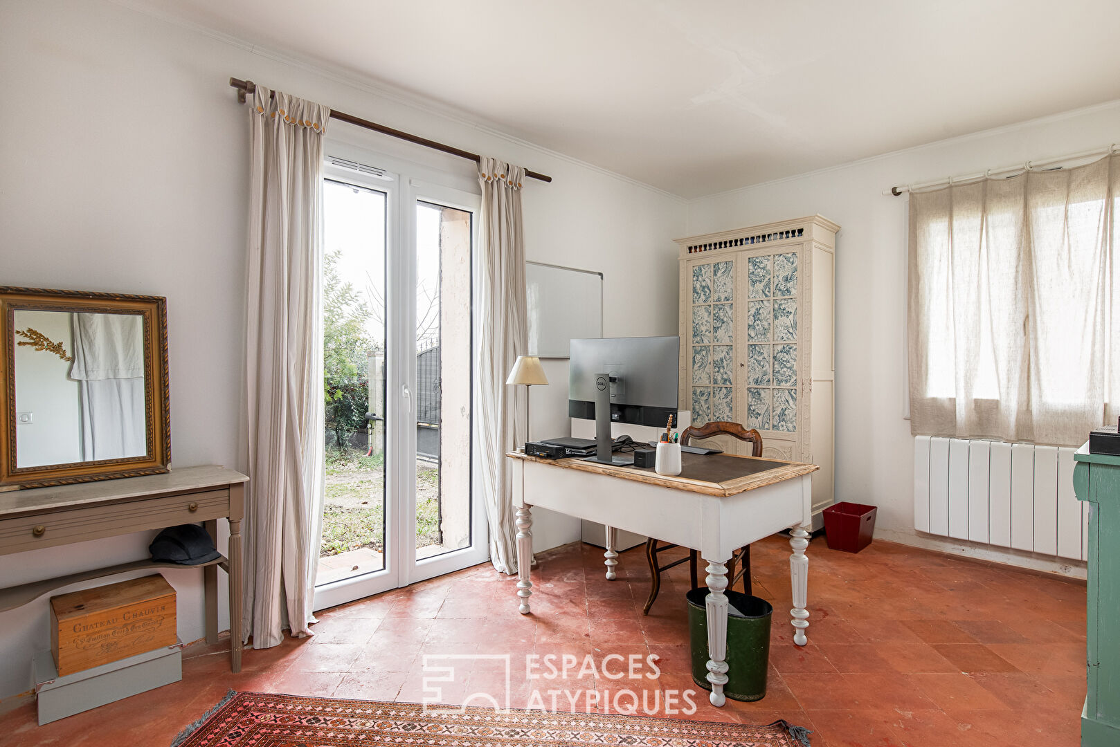 Tastefully renovated farmhouse a few minutes from the city center