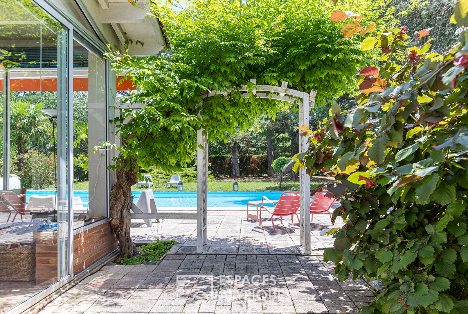 Maison avec piscine au coeur d’un parc à 5 minutes du centre