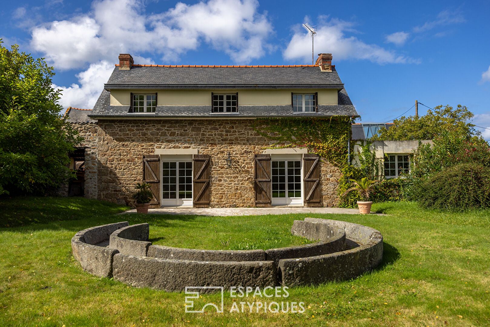 Entre campagne et mer, charmante maison en pierre à rénover