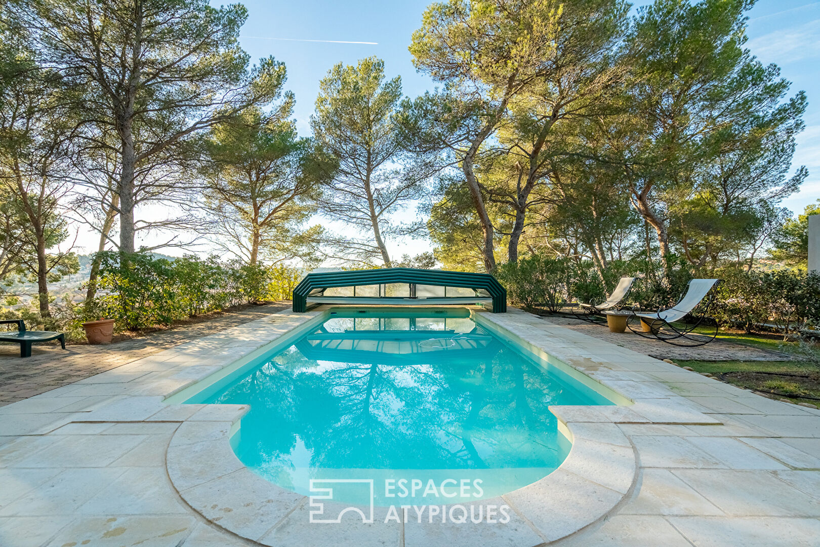 Provençal house with view and swimming pool