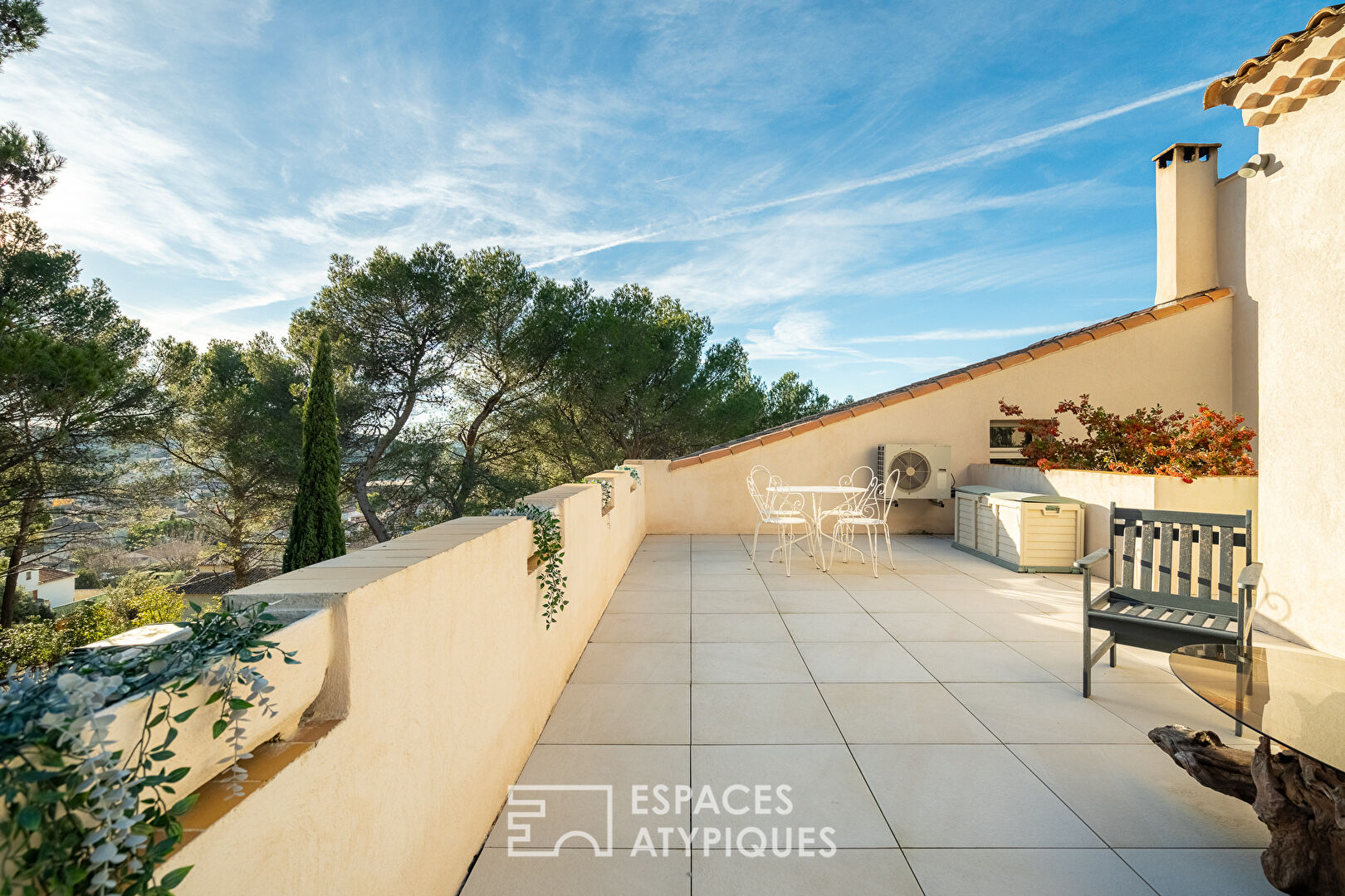 Provençal house with view and swimming pool