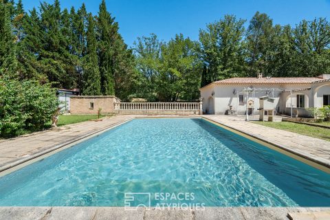 Provençal house with swimming pool and park