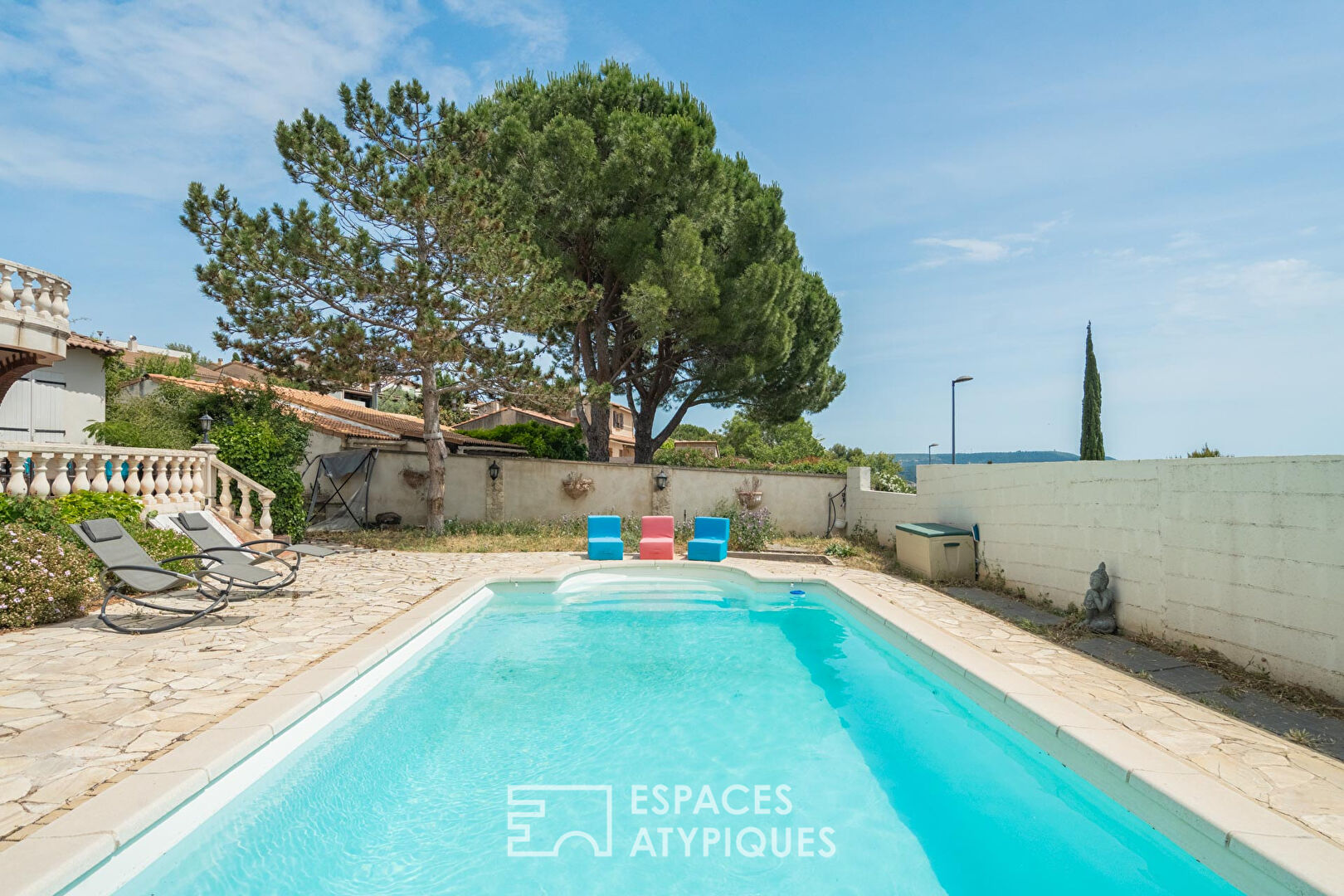 Maison provençale avec piscine et vue