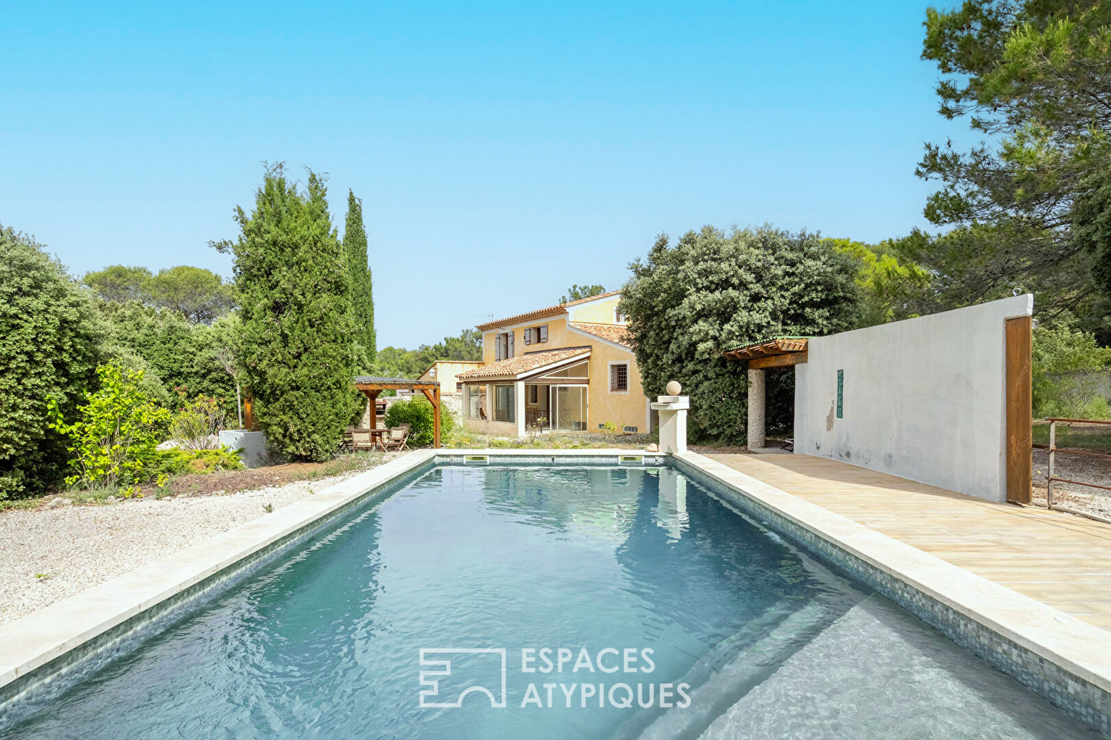 Maison provençale piscine au coeur de la garrigue