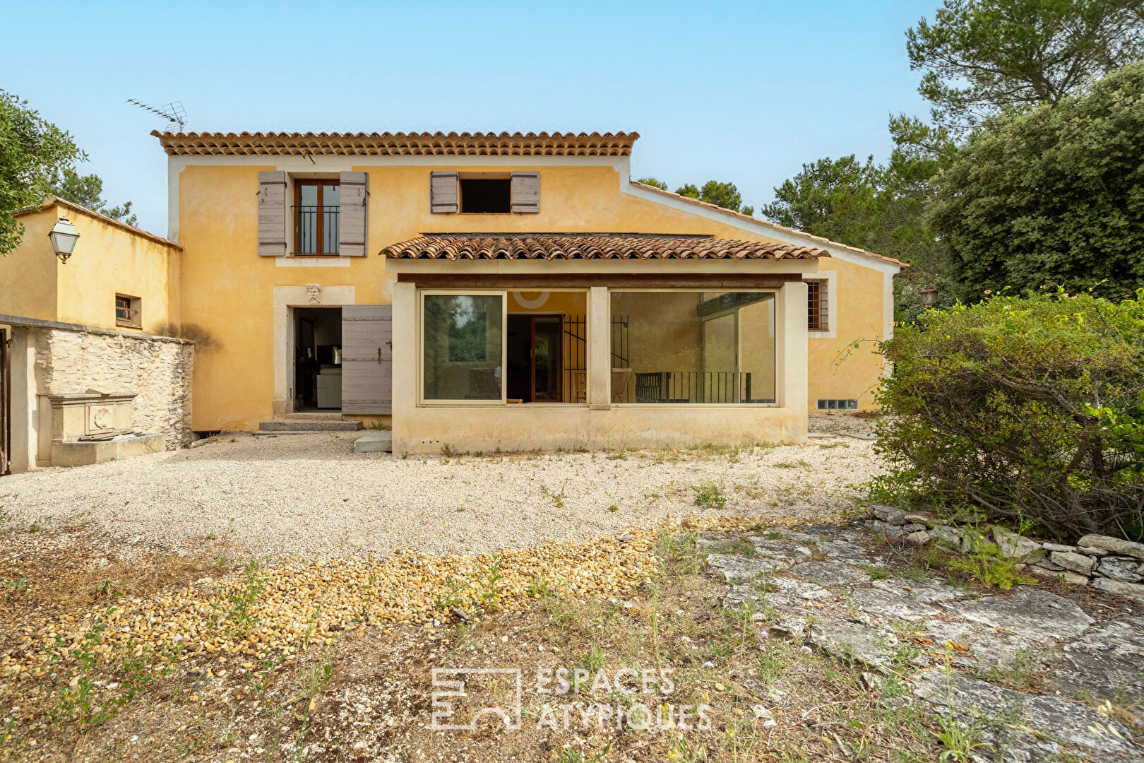 Provencal house with swimming pool in the heart of the scrubland