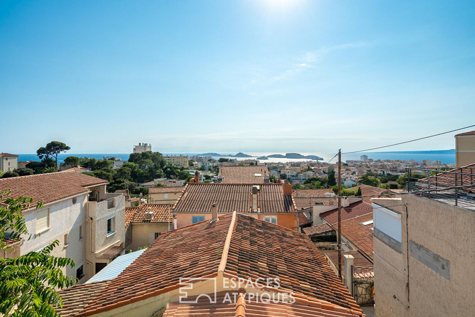 Family home with view and to renovate – Roucas Blanc