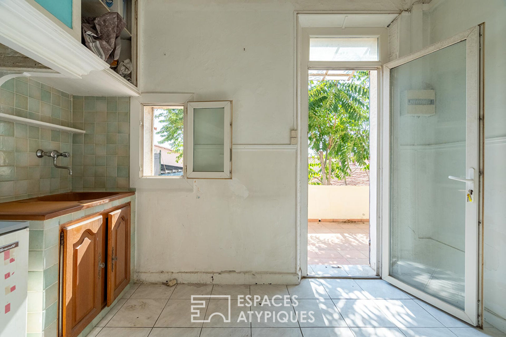 Family home with view and to renovate – Roucas Blanc