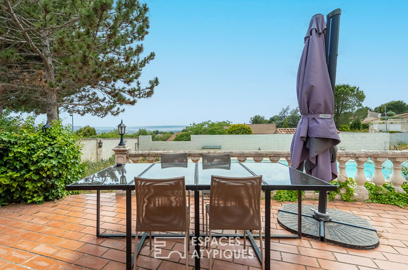 Maison provençale avec piscine et vue