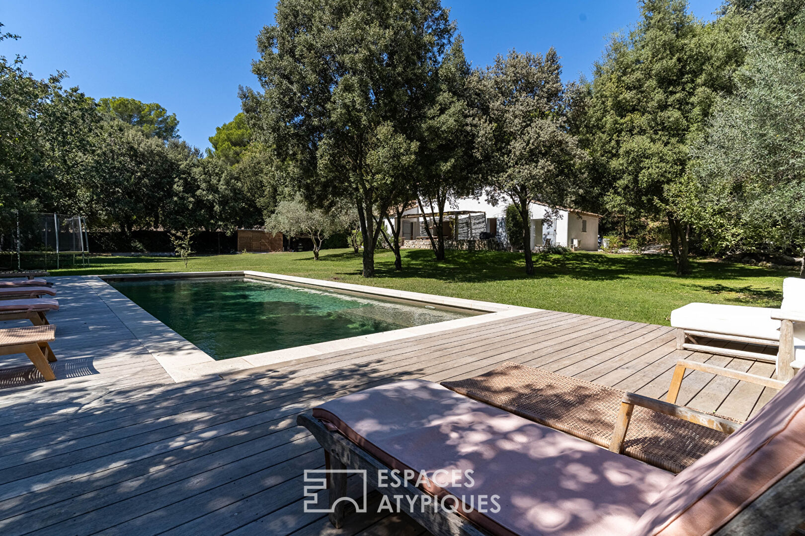 Contemporary Neo-Provençal house in Venelles