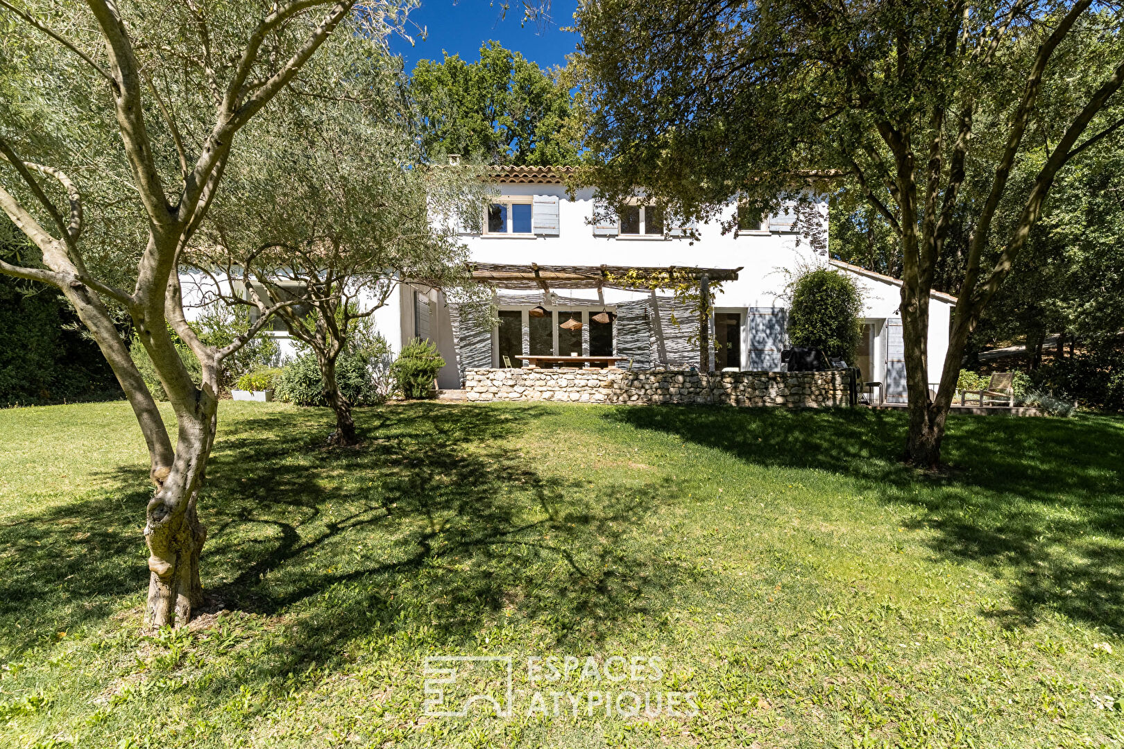 Contemporary Neo-Provençal house in Venelles