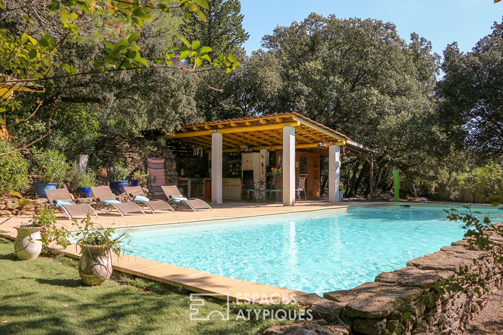 Provencal House with outbuildings