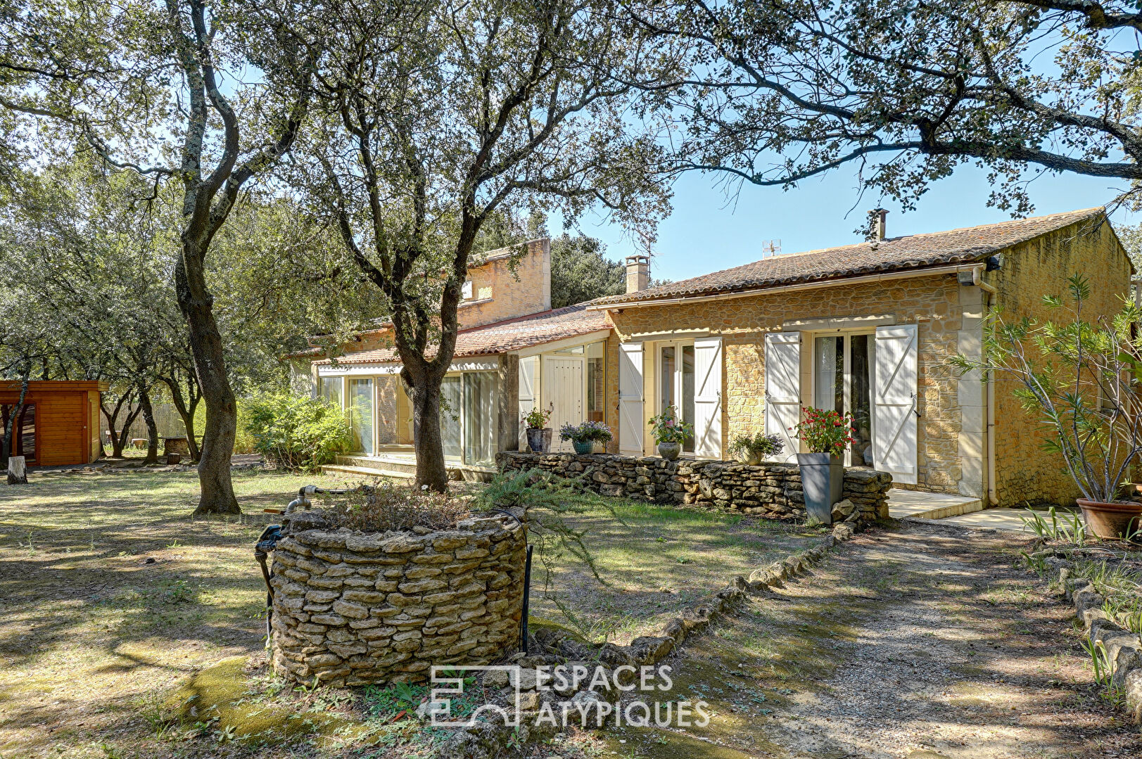 Provencal House with outbuildings