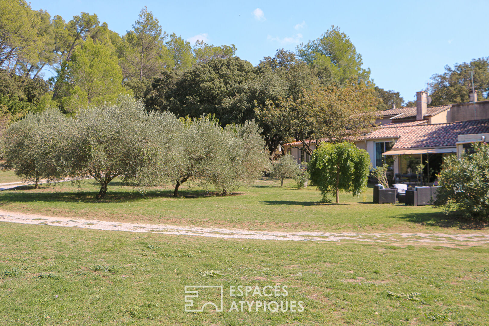 Provencal House with outbuildings